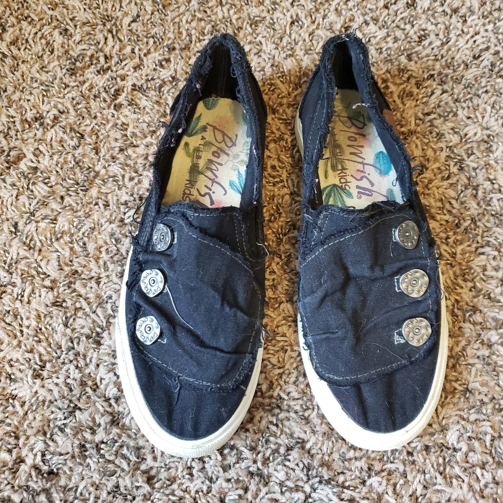 Children's size 4 slip on sneakers